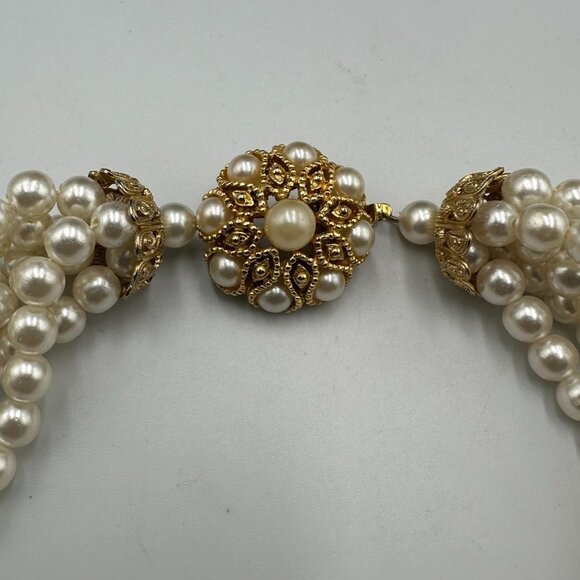Elegant Pearl Necklace - Picture 8 of 13